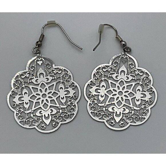 Intricate Silver Toned  Mandala Filigree Drop Medallion Earrings Fish Hook Back - Picture 1 of 4